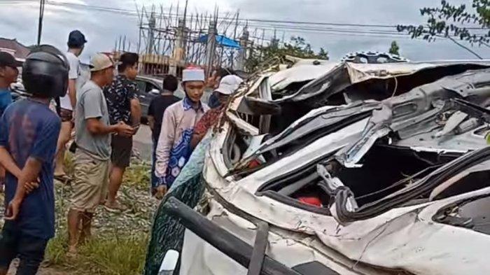 Laka Tunggal di Tanah Laut, Mobil Minibus Terbalik Satu Penumpang Luka Parah Satu Lagi Meninggal