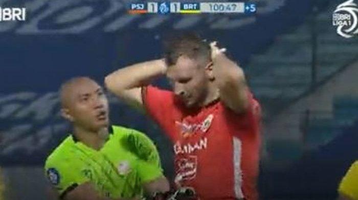 Reaksi Pelatih Persija atas Gagalnya Penalti Marco Motta ke Gawang Aditya Harlan : Inilah Sepakbola