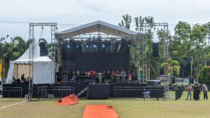 Hiburan Malam Tahun Baru di Palangkaraya, Usai Budi Doremi Tampil Disambung Pesta Kembang Api