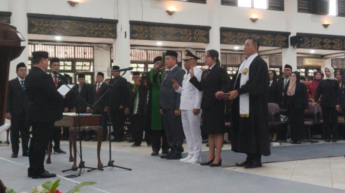 Tunggu Pejabat Definitif, Bupati Halikinnor Resmi Lantik Kadinkes Umar Kaderi sebagai Pj Sekda Kotim