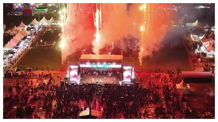 PENUTUPAN LAMANDAU EXPO - Suasana pertunjukan kembang api saat penutupan Expo Lamandau 2025, Jumat (14/11/2025) malam WIB.