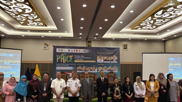 MEMBUKA SECARA RESMI - Seminar Palangka Raya International Conference on Education di Hotel Best Western Palangka Raya, Rabu (29/10/2025).