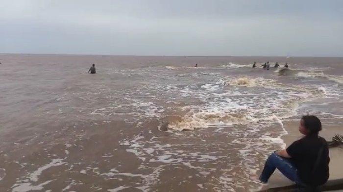 Diduga Terseret Arus, Anak 12 Tahun Diduga Tenggelam di Pantai Tanjung Penghujan Teluk Bogam Kobar