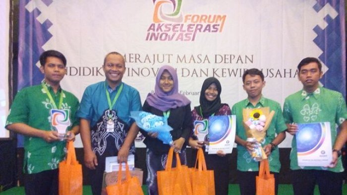 Dua Alumni SMA di Palangka ini Membuat Serbuk Ajaib dari Bulu Itik, Serbuk Apa Ya ?