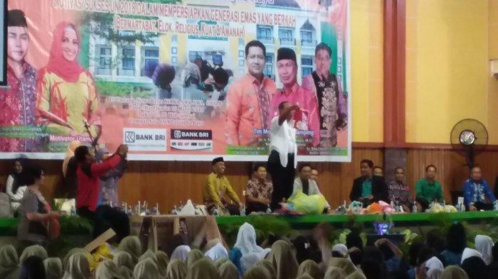 Wakil Walikota Buka Baju di Aula IAIN Palangkaraya, Ribuan Siswa Langsung Histeris