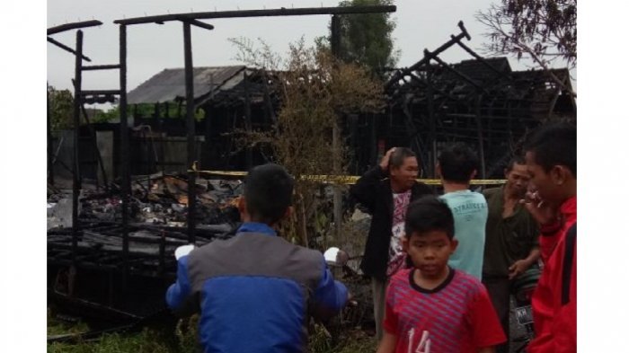 Palingkau Kapuas Geger Api Saat Warga Sedang Terlalap, Tiga Rumah Tinggal Puing