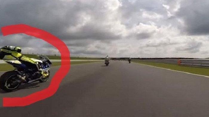 Pembalap Pingsan Saat Kendarai Motornya Berkecepatan 225 km/jam, Ini Videonya