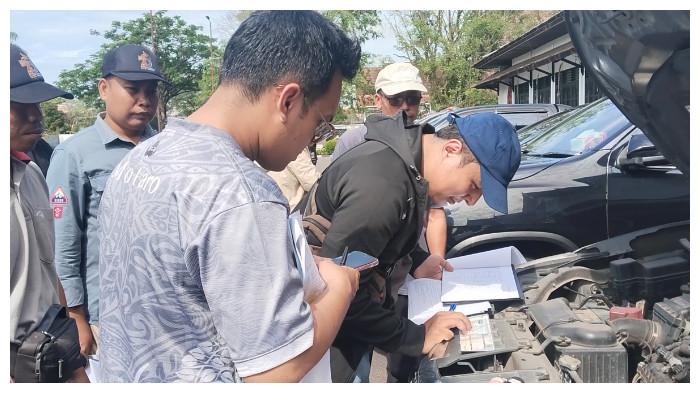 PEMERIKSAAN - BPK Kalteng melakukan uji petik kendaraan dinas di halaman Kantor Bupati Kotawaringin Timur (Kotim), Sabtu (7/2/2026).