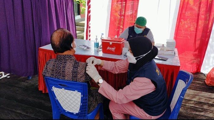 397 Pelajar SMP Negeri 1 Pangkalan Benteng Kotawaringin Barat Diberikan Suntikan Vaksinasi Covid -19