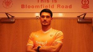 Elkan-Baggott-Resmi-ke-Blackpool-usai-dipinjamkan-Ipswich-Town-di-Liga-Inggris.jpg