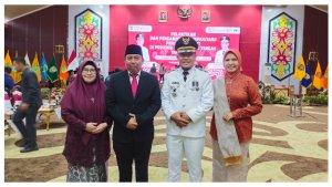 Momen-foto-bersama-Kaspinor-dengan-Pj-Bupati-Sukamara-didampingi-Rendi-Lesmana.jpg