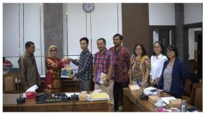Walhi-Kalteng_Laporan-DPRD.jpg
