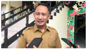 Wwali-Kota-Palangka-Raya-Fairid-Naparin-27-Oktober-2025.jpgPersonel-Dishub-Kobar-saat-menertibkan-truk-angkutan-pasir.jpg