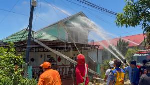 kebakaran-rumah-kosong-jalan-Samudin-Aman.jpg