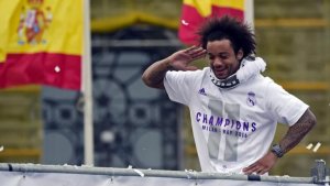 marcelo-merayakan-kesuksesan-real-madrid_20170419_063220.jpg