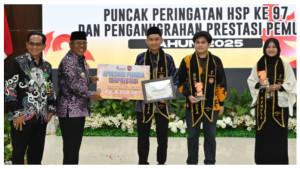 pemkab-kobar-beri-penghargaan-pemuda.jpg