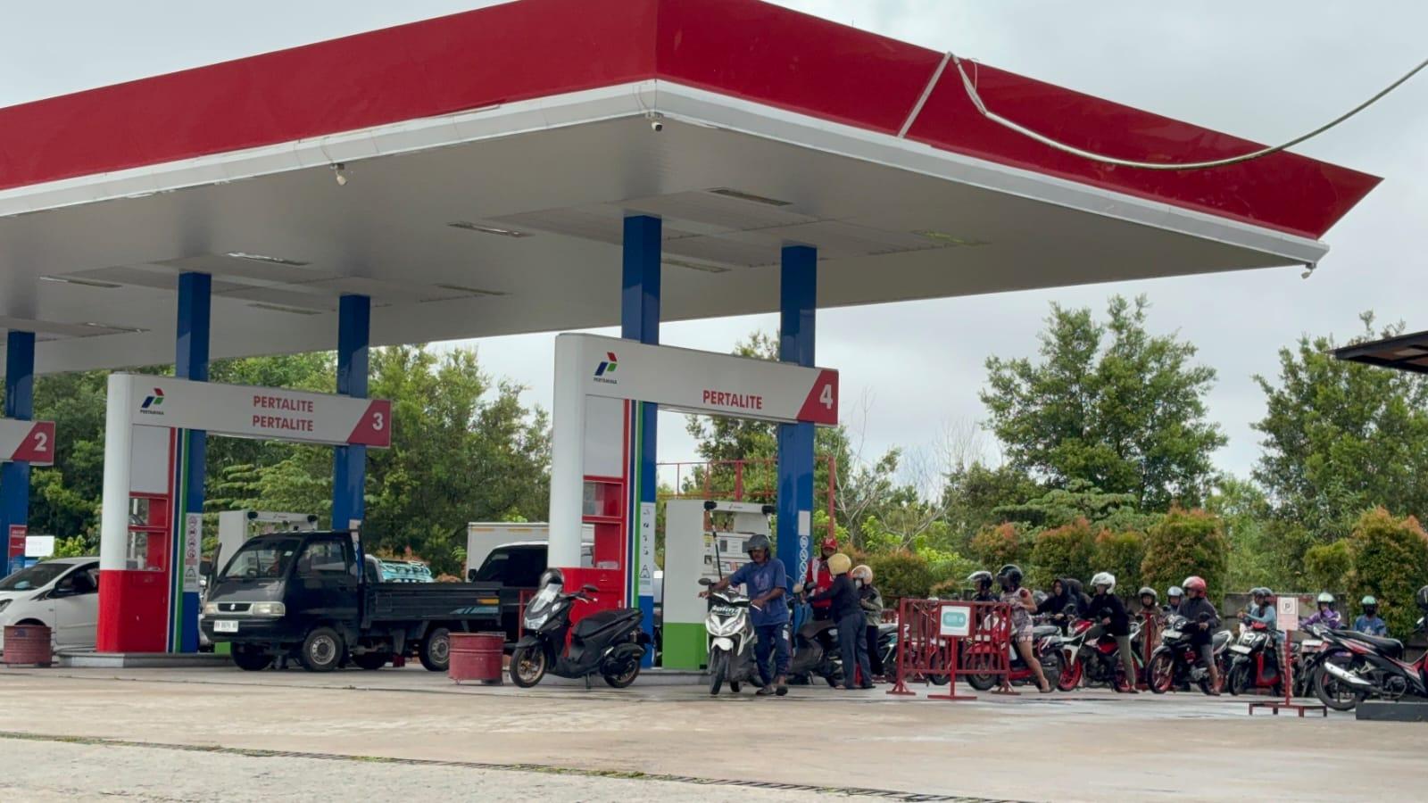 Antrean BBM di Palangka Raya Pendapatan Ojol Turun, Order Dikurangi Sebab Tak Sesuai Penghasilan
