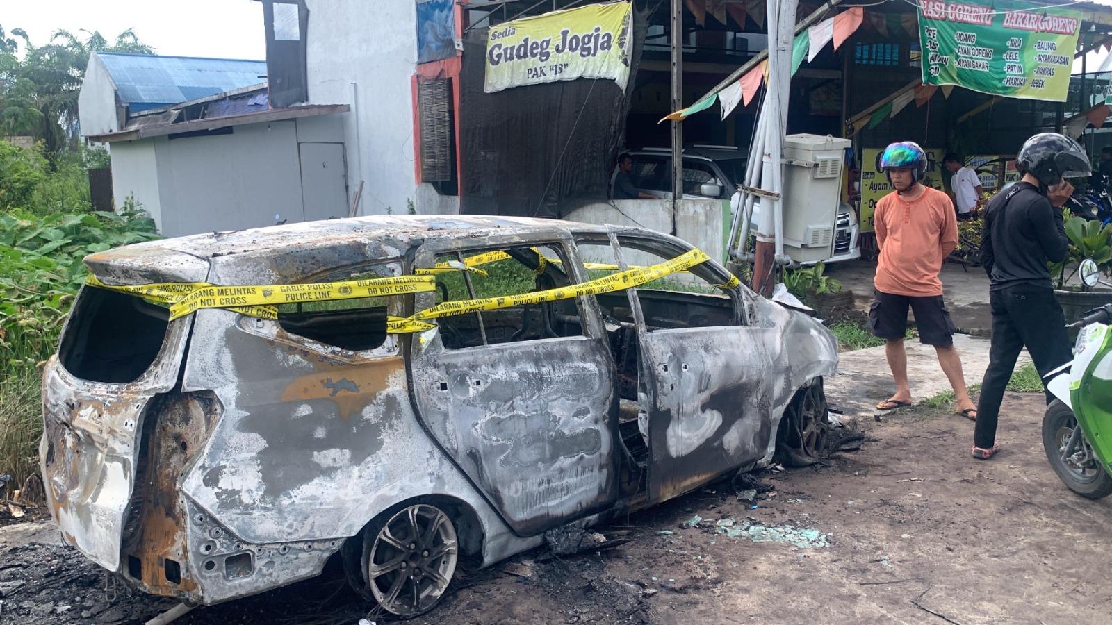 BN-mobil-terbakar-di-yos-3.jpg