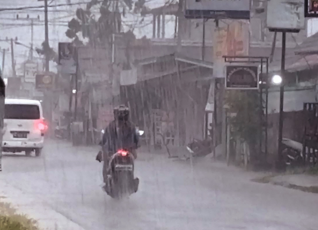 Foto-Hujan-Lebat-di-Palangkaraya.jpg