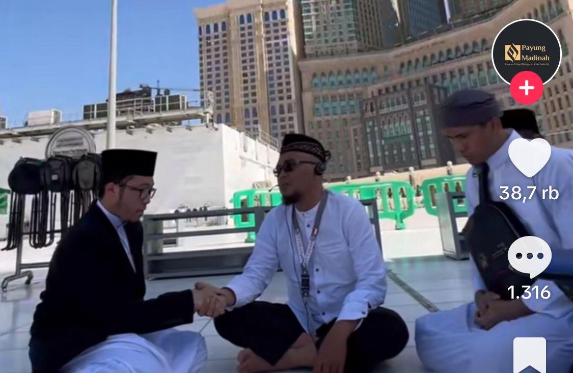 Foto-seorang-yang-menikah-di-Masjid-Nabawi-Madinah.jpg