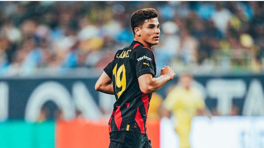 Julian-Alvarez-untuk-Manchester-City-saat-melawan-Club-America.jpg