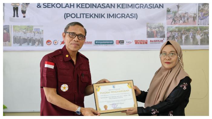 Kantor-Imigrasi-Kelas-I-Non-TPI-Palangka-Raya-menggelar-sosialisasi-di-SMA-Negeri-2-Pulang-Pisau.jpg