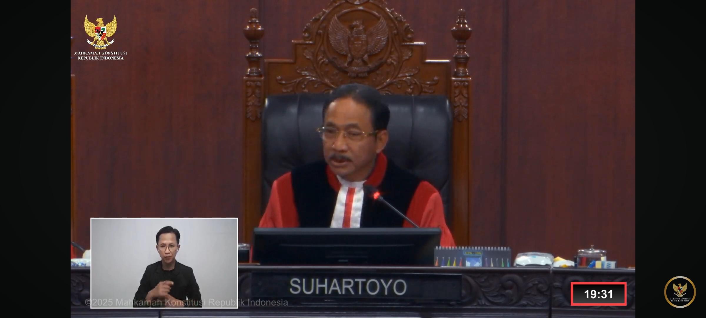 Ketua-MK-Suhartoyo-saat-menyampaikan-putusan-perkara-PHPU-Katingan.jpg