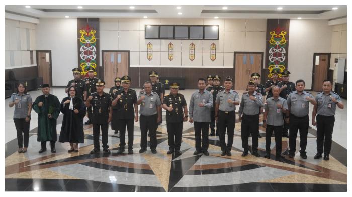 Kakanwil Kemenkum Kalteng Lantik 10 Pejabat Manajerial dan Non Manajerial