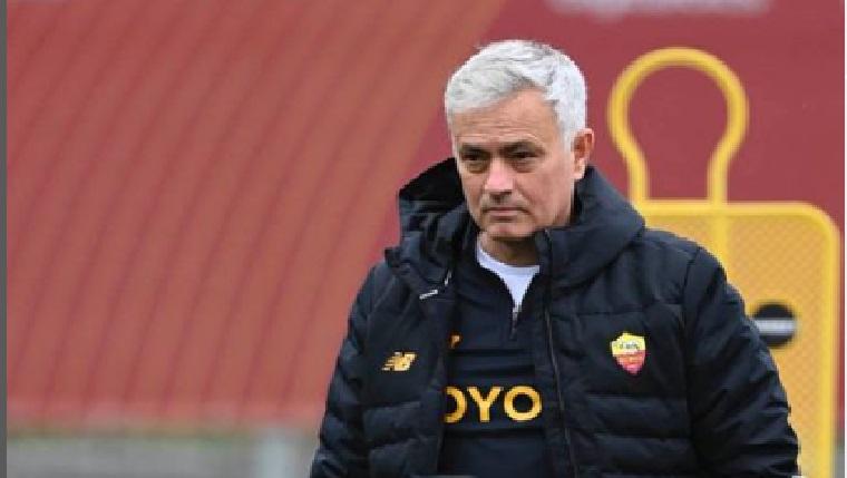 Pelatih-AS-Roma-Jose-Mourinho-Dipastikan-Absen-di-Liga-Italia.jpg