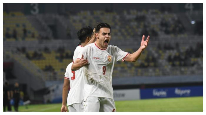 Pemain-Timnas-Indonesia-Jens-Raven-berteriak-usai-mencetak-gol.jpg