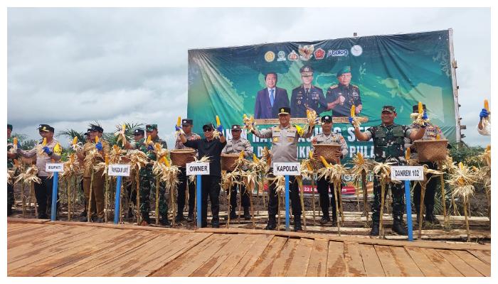 Polda-Kalteng-Panen-Raya-Jagung-di-Pulang-Pisau-22-Desember-2025.jpg
