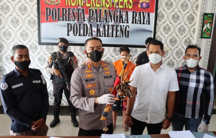 Polisi-kalteng-dianiaya.jpg