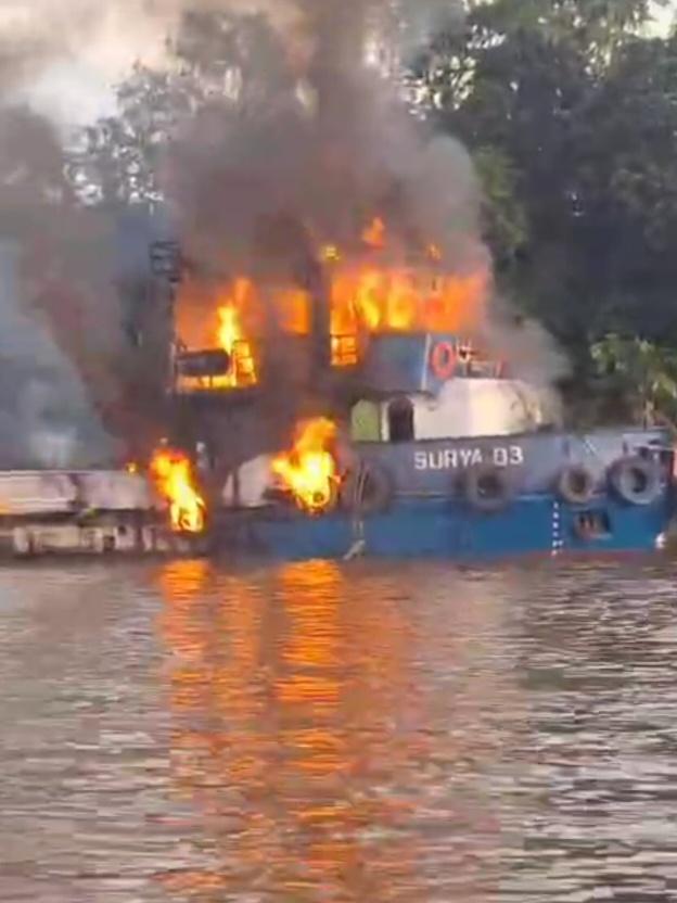 Diduga Kapal Meledak 3 ABK Dirawat di RSUD Tamiyang Layang, Tim SAR Cari Korban Hilang