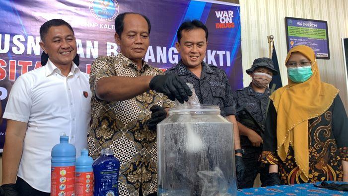 BNNP Kalteng Musnahkan Sabu 97,5 Gram, Narkoba dari Madura Jatim Masuk Lewat Ekspedisi di Sampit