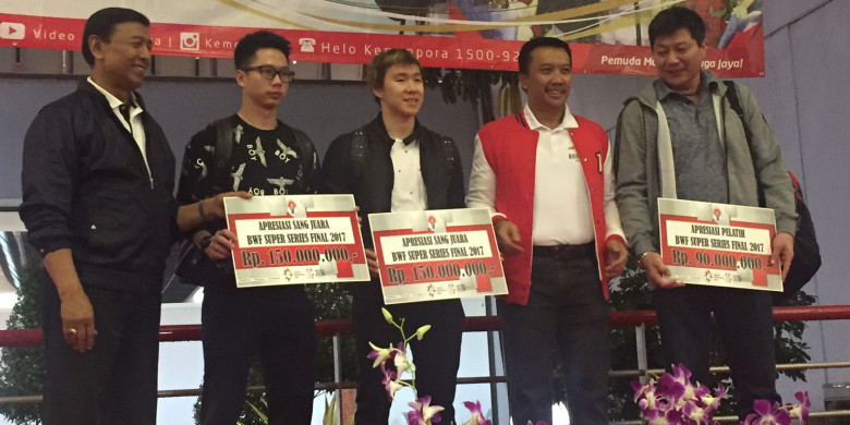 ketua-pb-pbsi-wiranto-pasangan-ganda-putra-indonesia-kevin-dan-marcus-fernaldi-gideon_20171219_060703.jpg