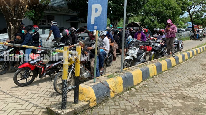 kondisi-antrian-kendaraan-di-pelabuhan-ferry-batulicin-provinsi-kalsel-safasdf.jpg