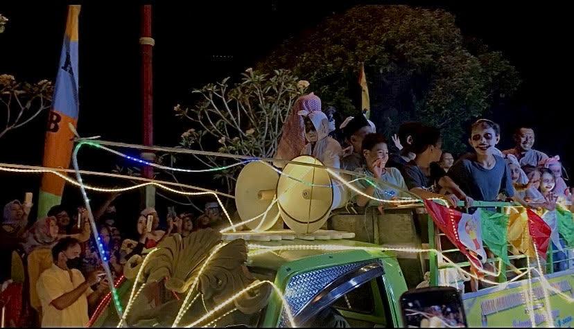 kostum-pocong-hingga-aladin-pawai-takbir.jpg