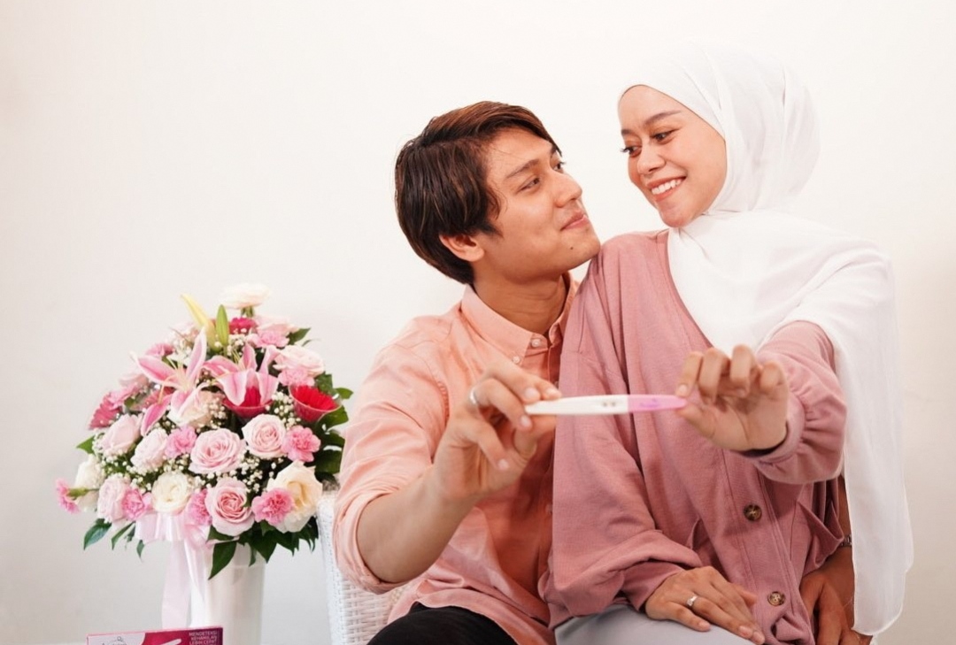 pasangan-selebriti-lesti-kejora-dan-rizky-billar-hamil.jpg