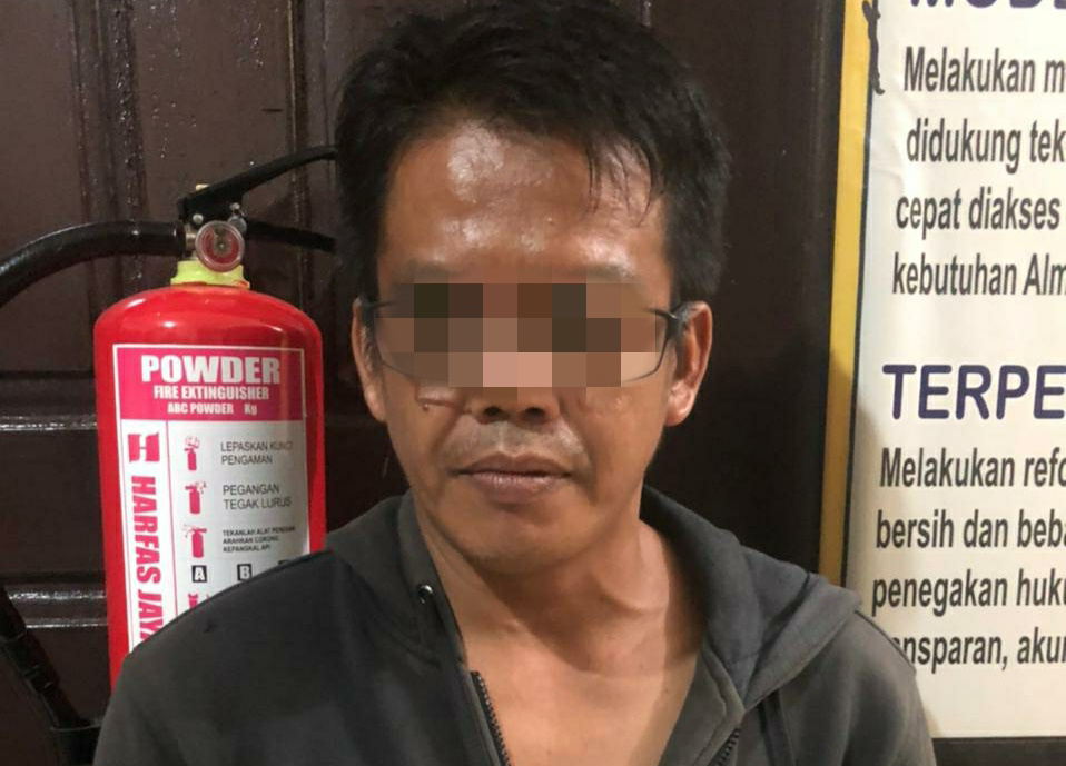 pelaku-mi-44-ditangkap-petugas-karena-diduga-bandar-togel-asdfsa.jpg