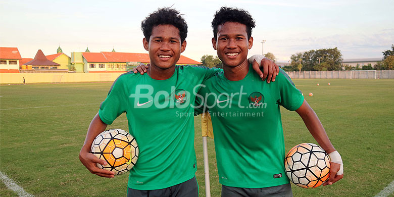 pemain-kembar-timnas-u-16-indonesia-bagus-kahfi-dan-bagas-kaffa_20181101_054442.jpg