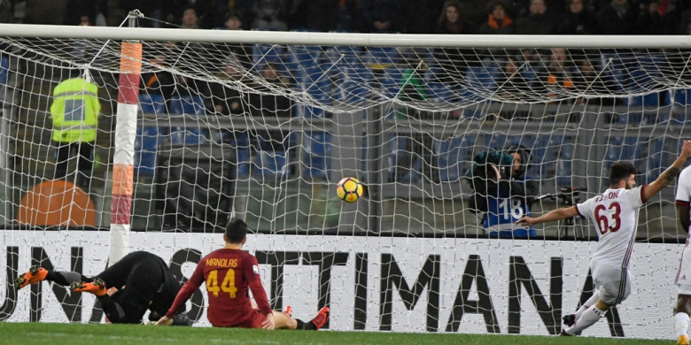 penyerang-ac-milan-patrick-cutrone-kanan-mencetak-gol-ke-gawang-as-roma_20180226_061413.jpg