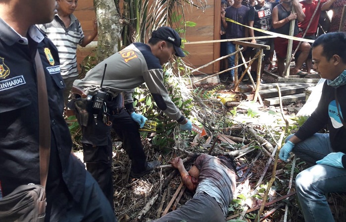 Kalap Orang Tua Ditagih Hutang, Dadung Tebas Dua Korbannya Hingga Tewas