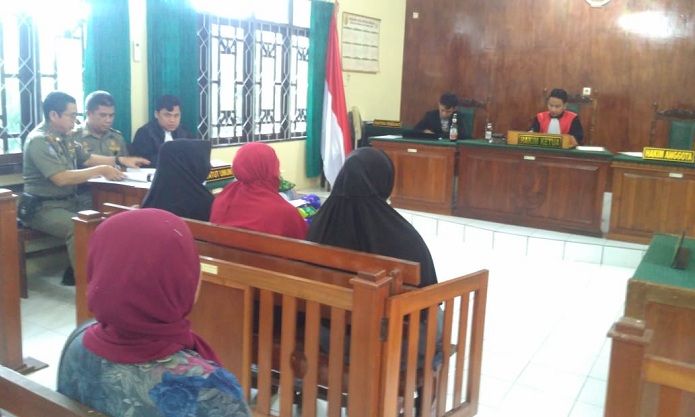 suasana-saat-sidang-vonis-tiga-psk-di-pn-banjarbaru.jpg