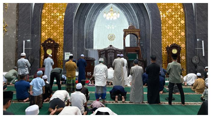 tarawih-di-masjid-kecubung.jpg