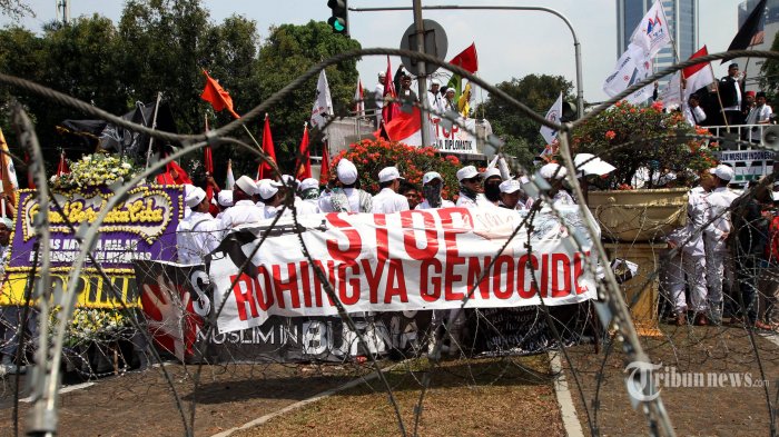 tribun-kalteng-aksi-solidaritas-untuk-rohingya_20170907_070620.jpg