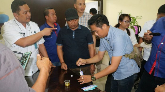 tribun-kalteng-bupati-katingan_20170106_101413.jpg