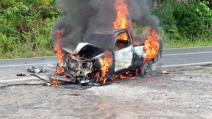 tribun-kalteng-hilux-mobil-terbakar.jpg