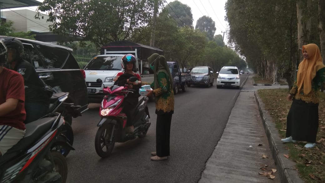 tribun-kalteng-ippnu-bagikan-masker.jpg