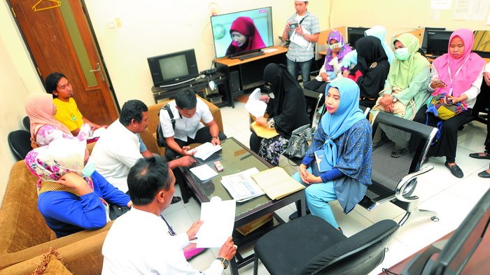 tribun-kalteng-jemaah-calon-umrah-pt-arafah-tamasya-mulia-atm_20180725_102224.jpg