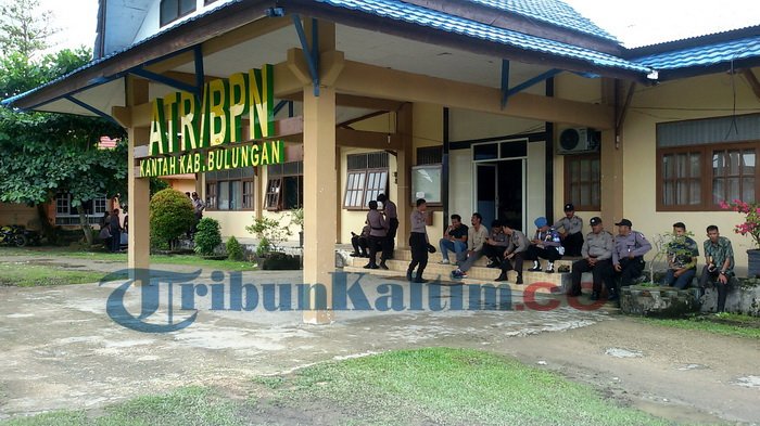 tribun-kalteng-polisi-berjaga_20170302_125529.jpg